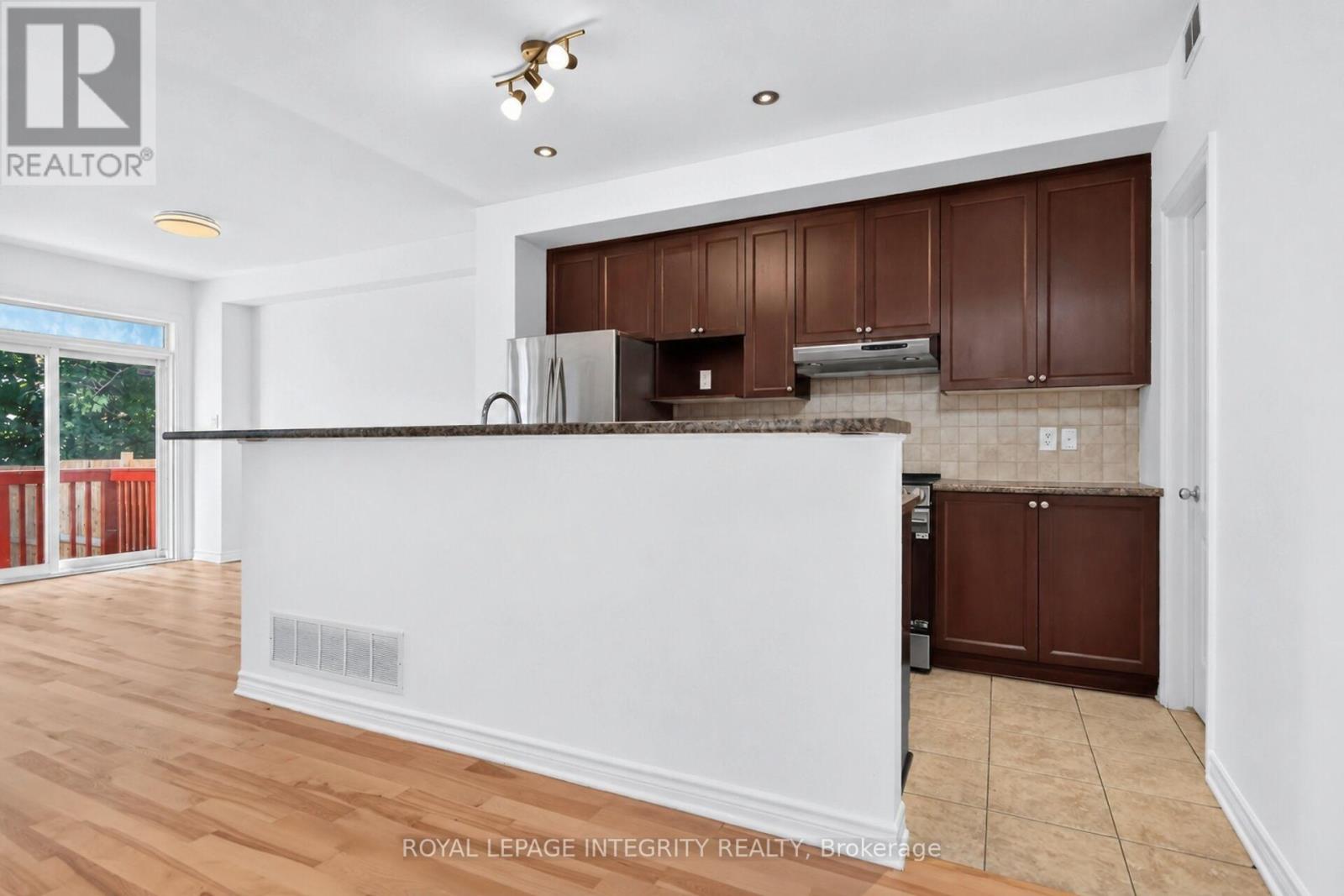 848 WHITE ALDER AVENUE photo 22