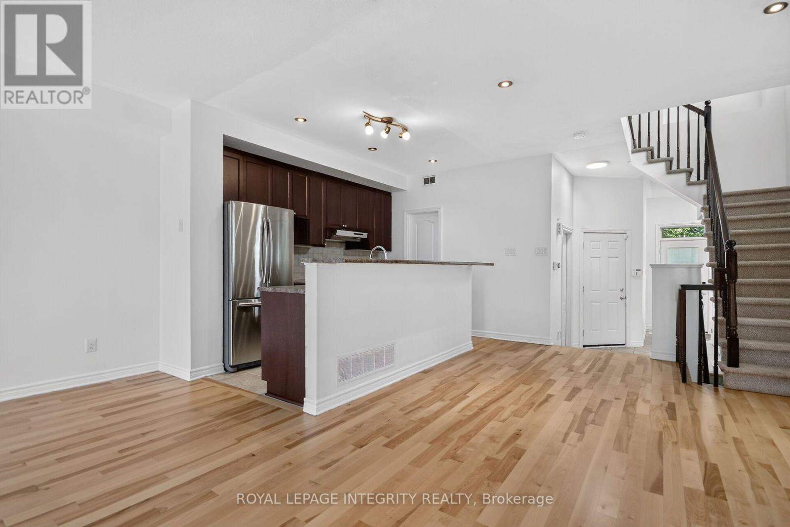 848 WHITE ALDER AVENUE photo 16