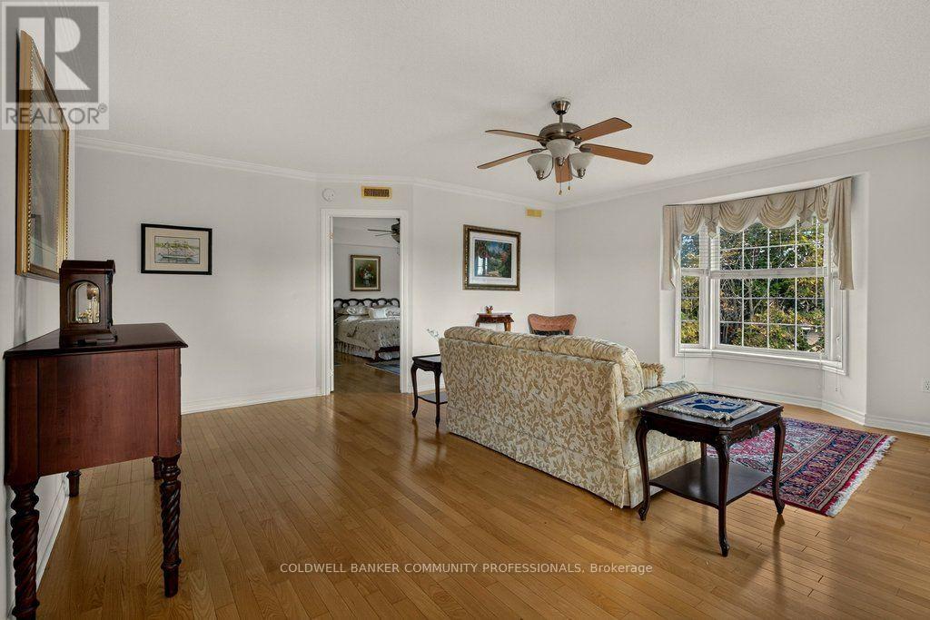 #305 908 MOHAWK ROAD E - 10