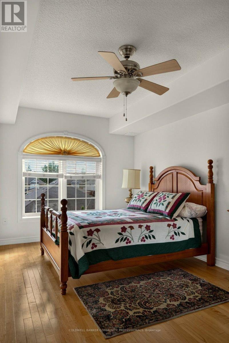#305 908 MOHAWK ROAD E - 29