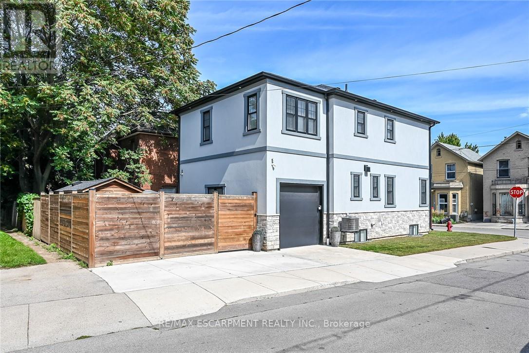 109 RAY STREET, Hamilton (Strathcona) — photo 2