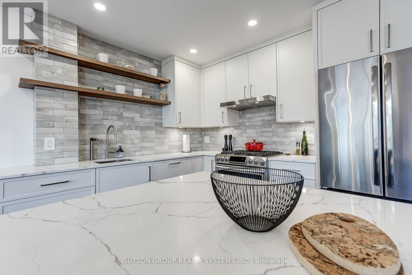 #PH807 39 JARVIS STREET - 9