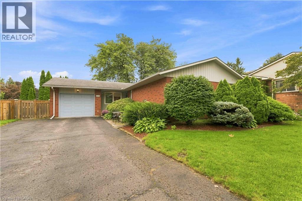 38 DRIFTWOOD Court, Grimsby — photo 4
