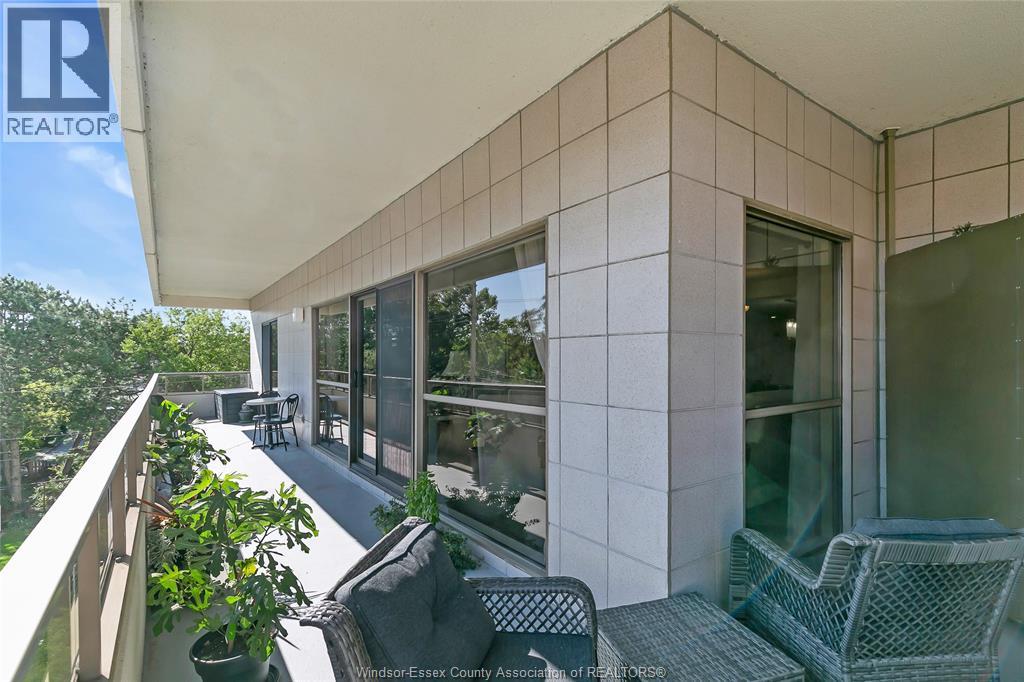 #304 5151 RIVERSIDE DRIVE East - 10