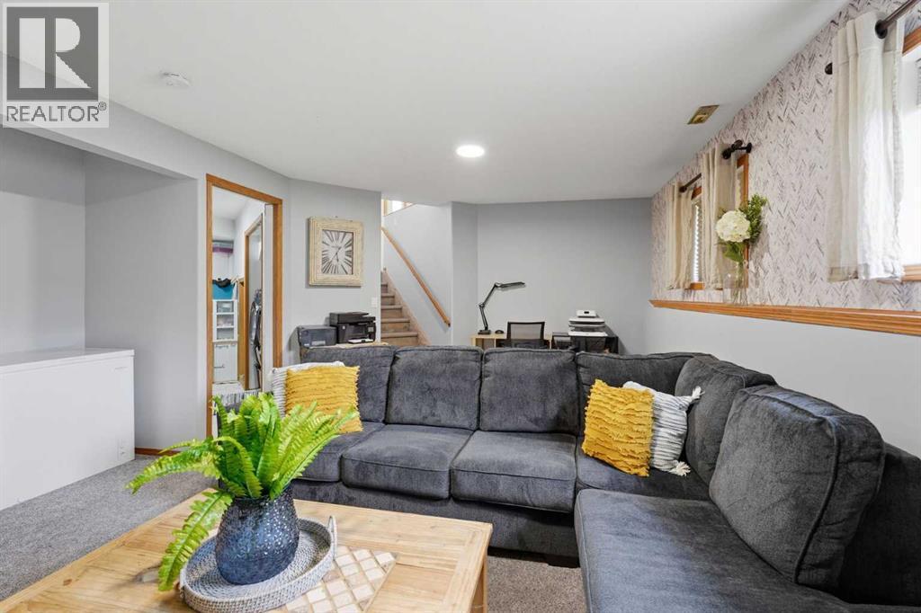 Listing photo – 7012 60A Street, Rocky Mountain House