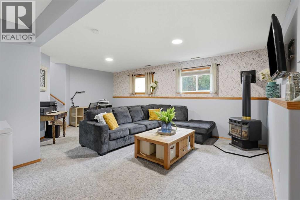 Listing photo – 7012 60A Street, Rocky Mountain House