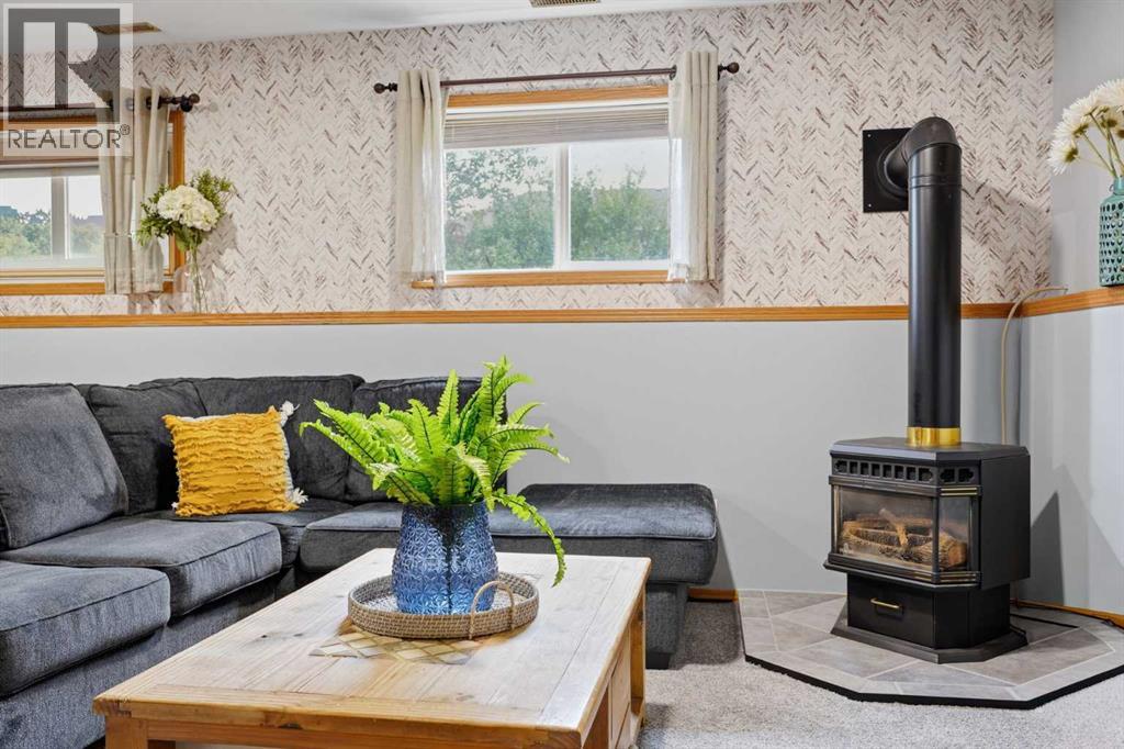 Listing photo – 7012 60A Street, Rocky Mountain House
