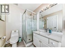 Kitchen - 7165 California Boulevard Ne, Calgary, AB T1Y6W1 Photo 8