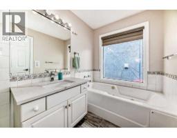 Bedroom - 7165 California Boulevard Ne, Calgary, AB T1Y6W1 Photo 9