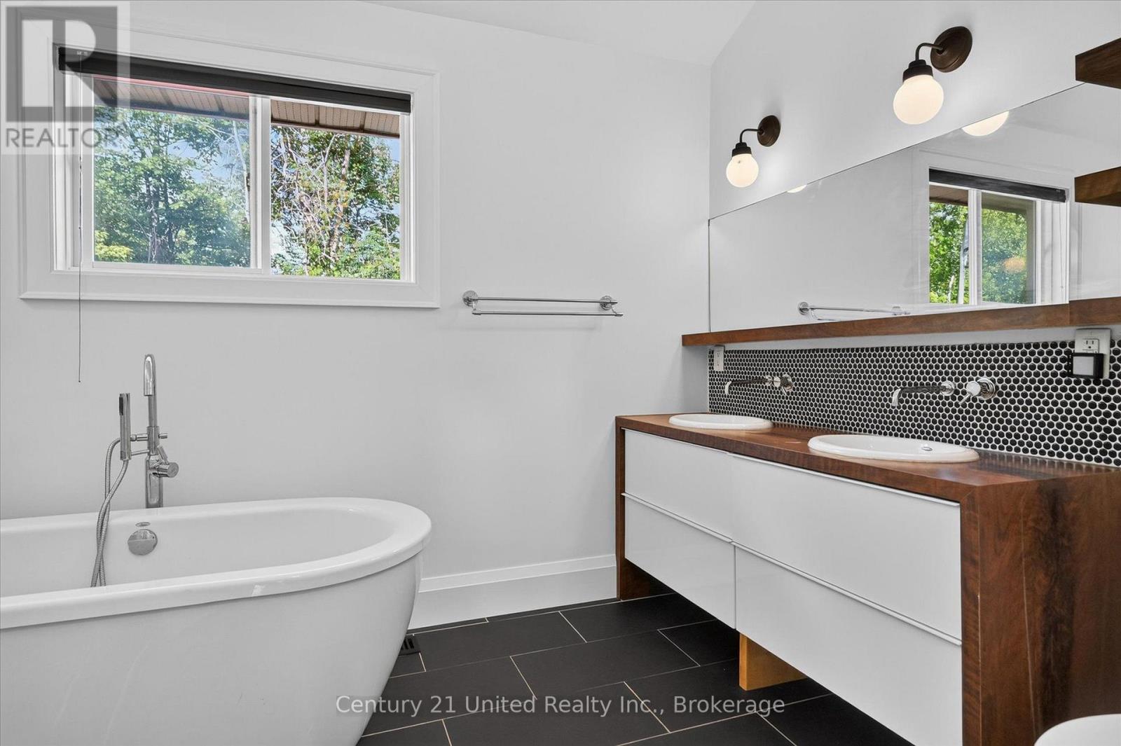 2051 JILL LANE - Image 23