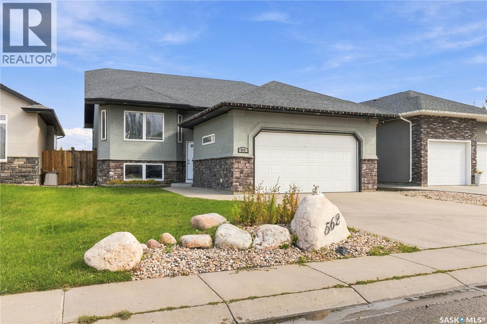 562 Rempel MANOR, Saskatoon — photo 2