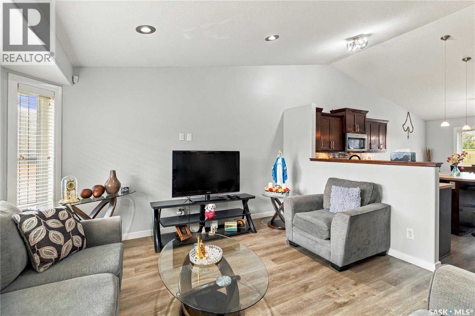 562 Rempel MANOR - 5