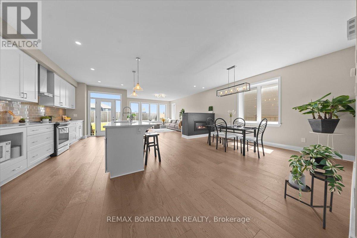 620 BARRY HELMAN DRIVE, Ottawa — photo 8