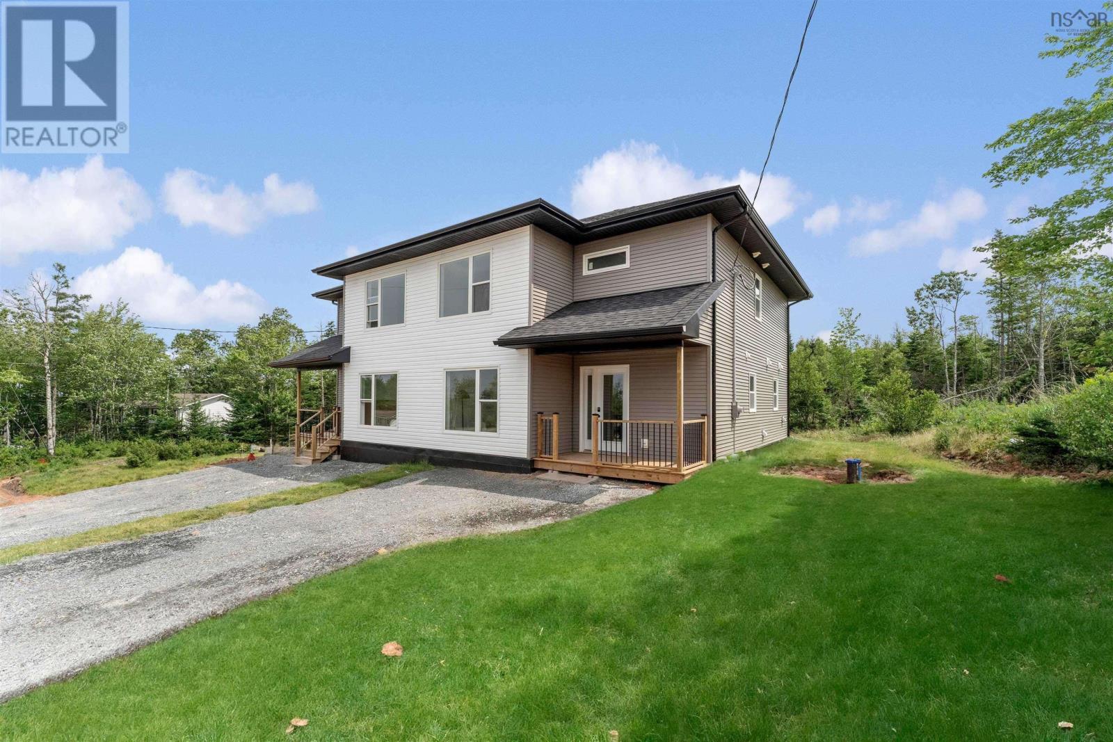 135 Blainedale Drive, Salmon River — photo 1