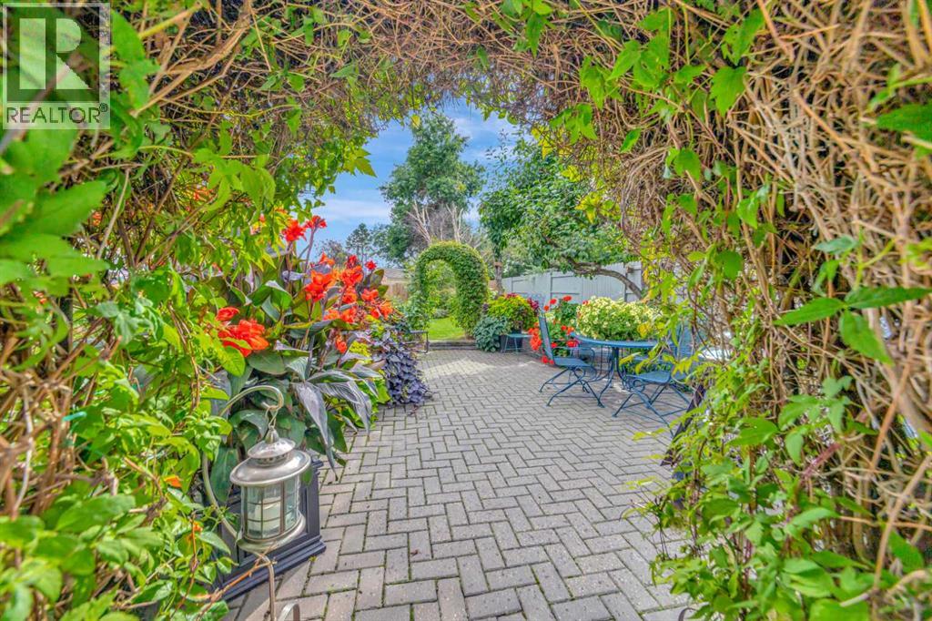 2306 52A Avenue Close - Image 46