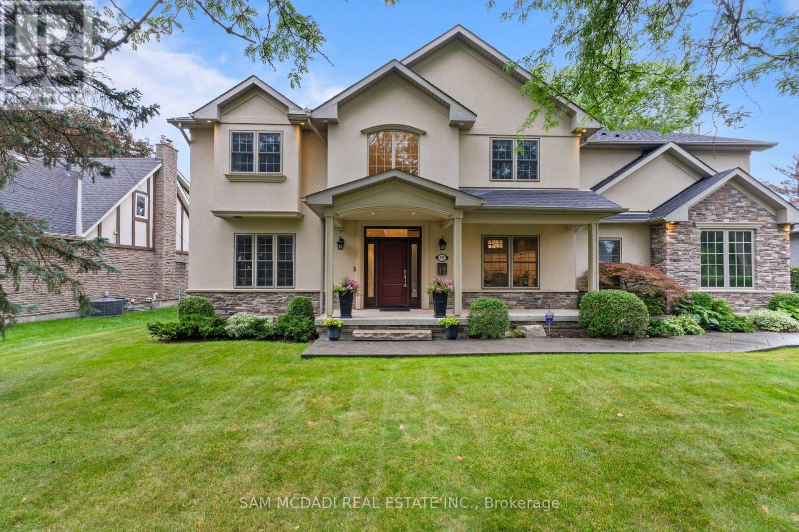 955 Caldwell Avenue, Mississauga — photo 1