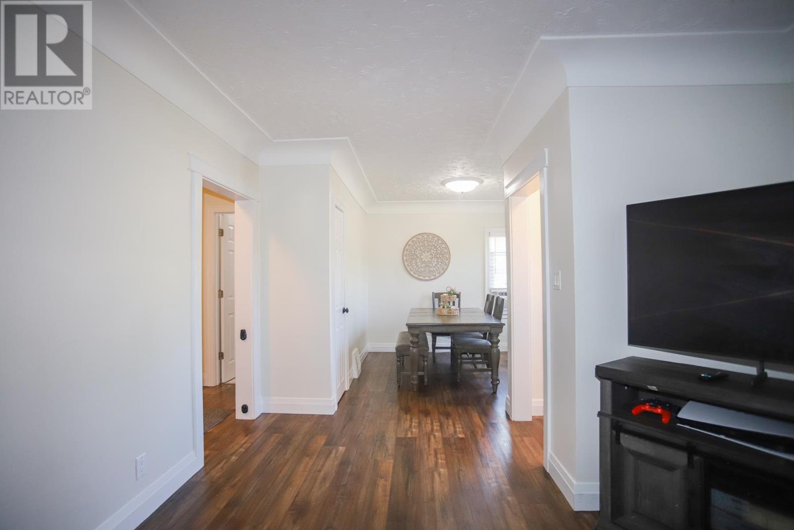 535 MacDonald AVE - 6