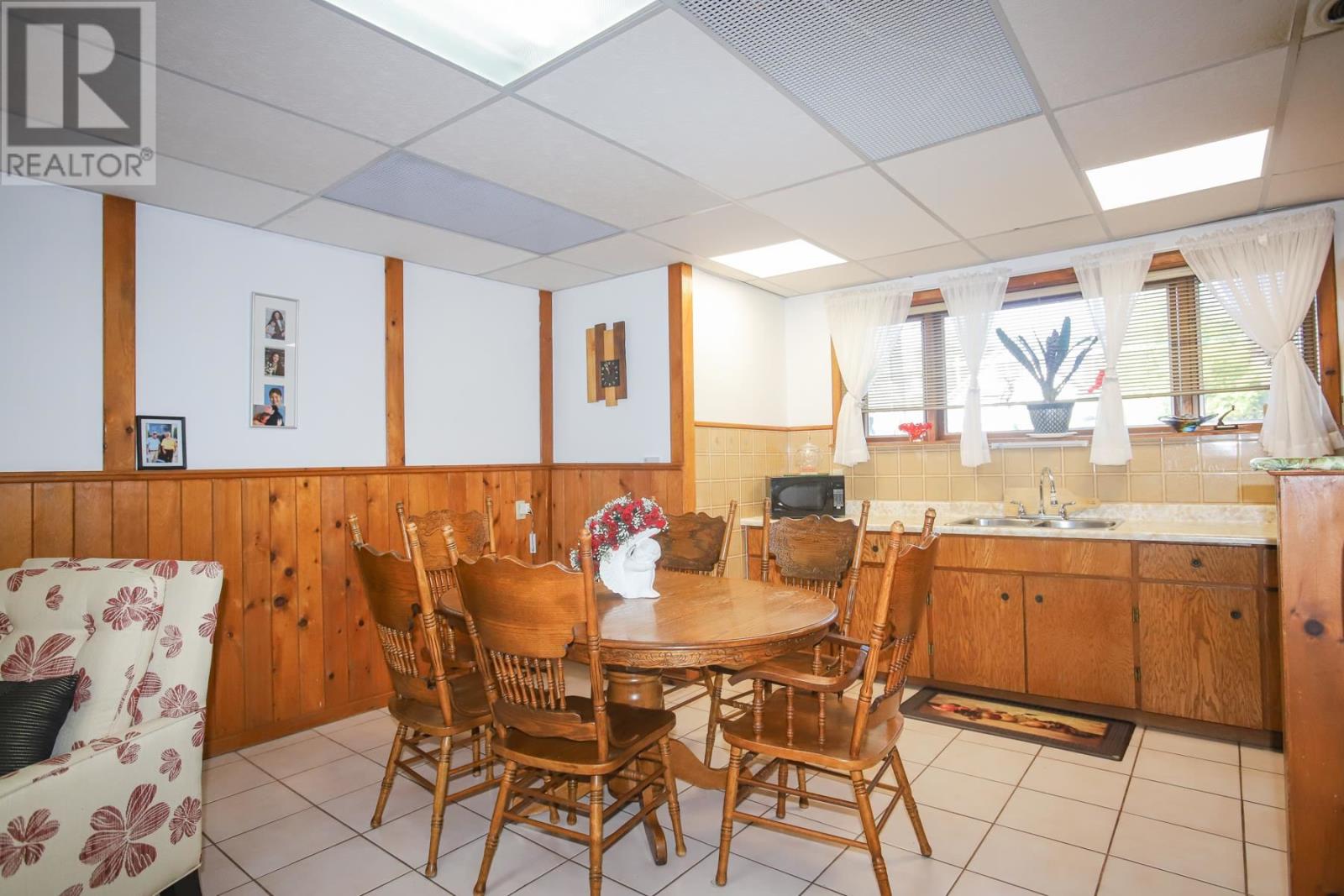 560 Lake ST - Image 26
