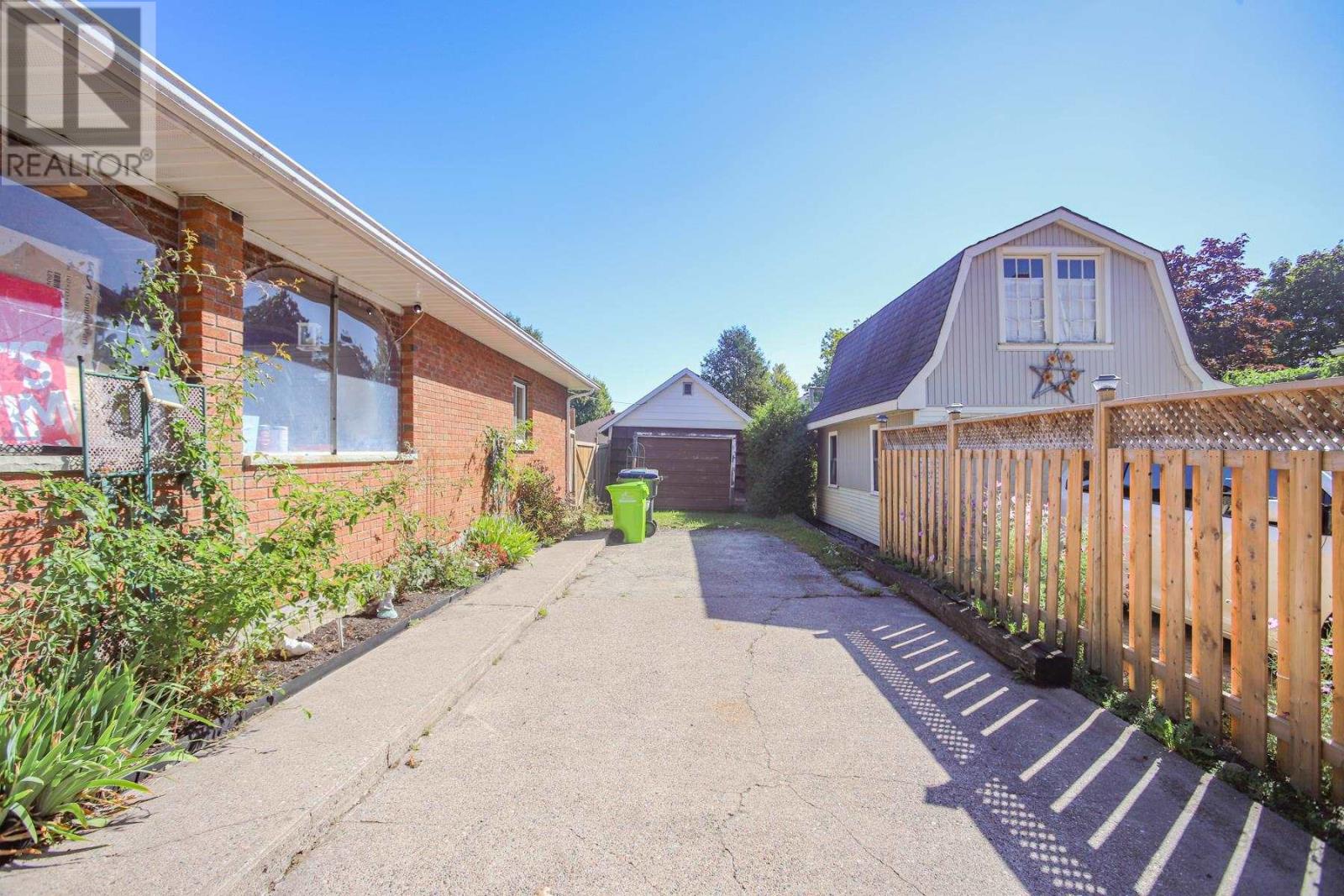 560 Lake ST - Image 37
