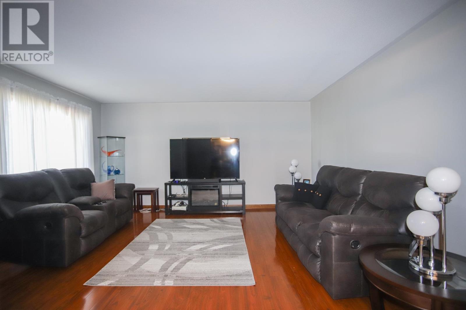 560 Lake ST - Image 12