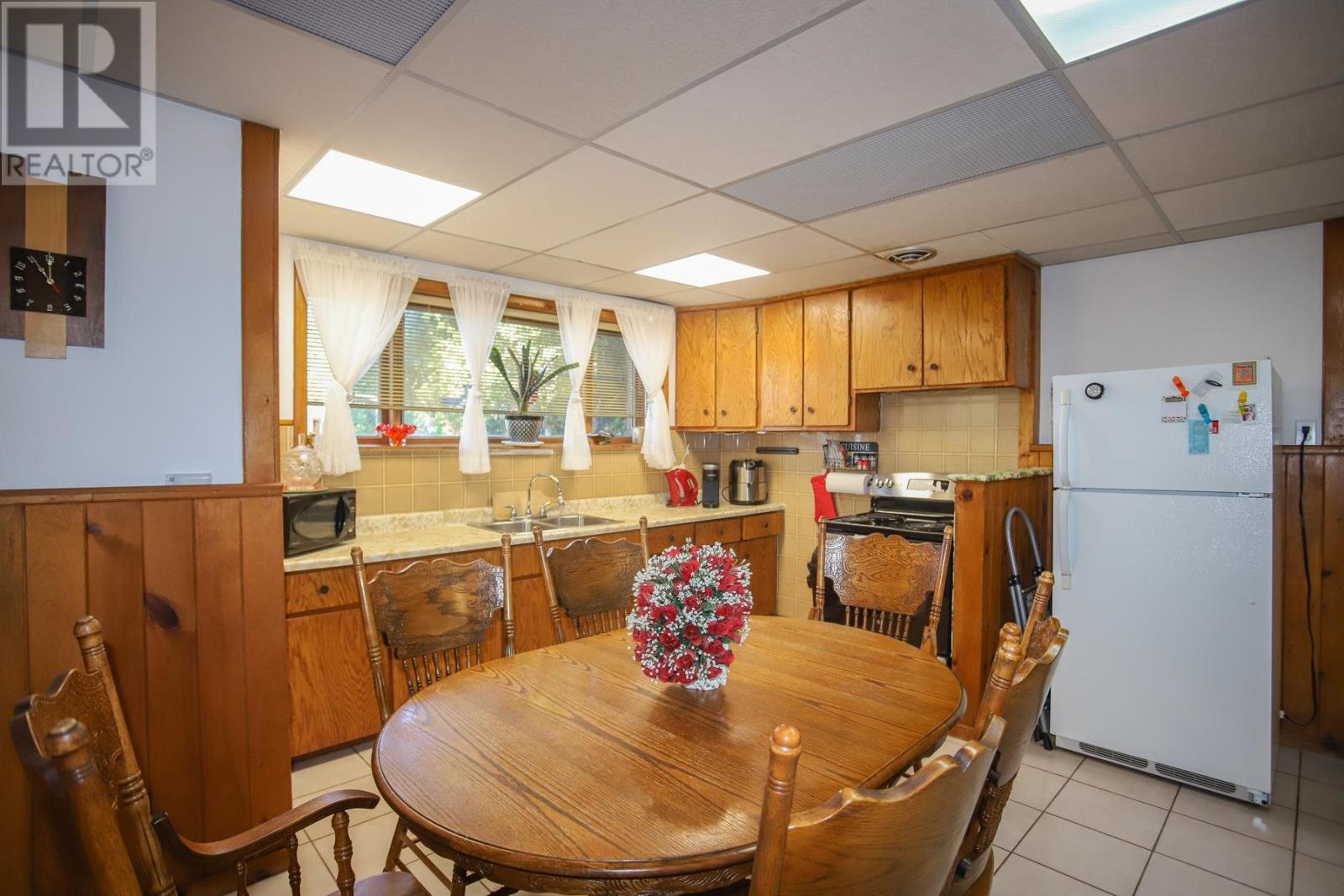 560 Lake ST - 27