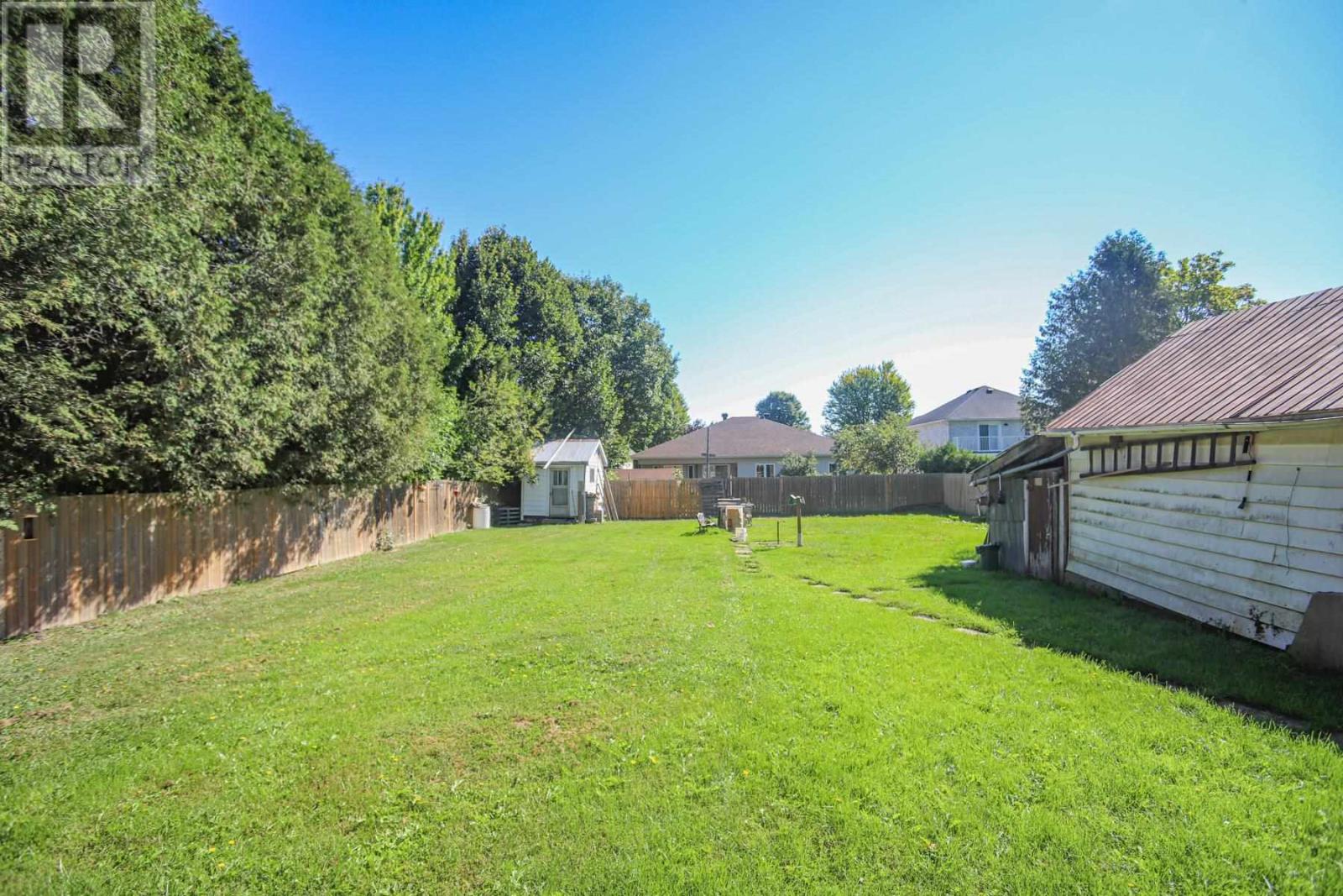 560 Lake ST - 34