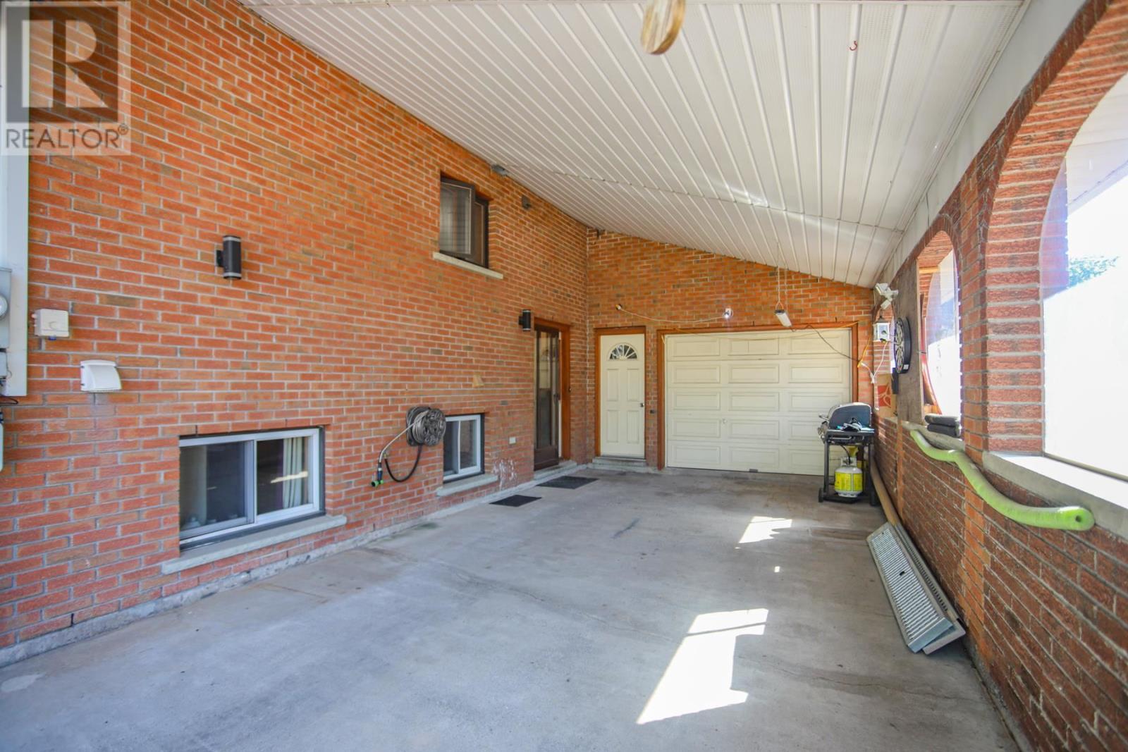 560 Lake ST - 38