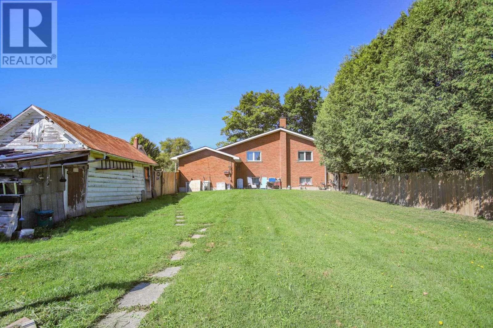 560 Lake ST - Image 31