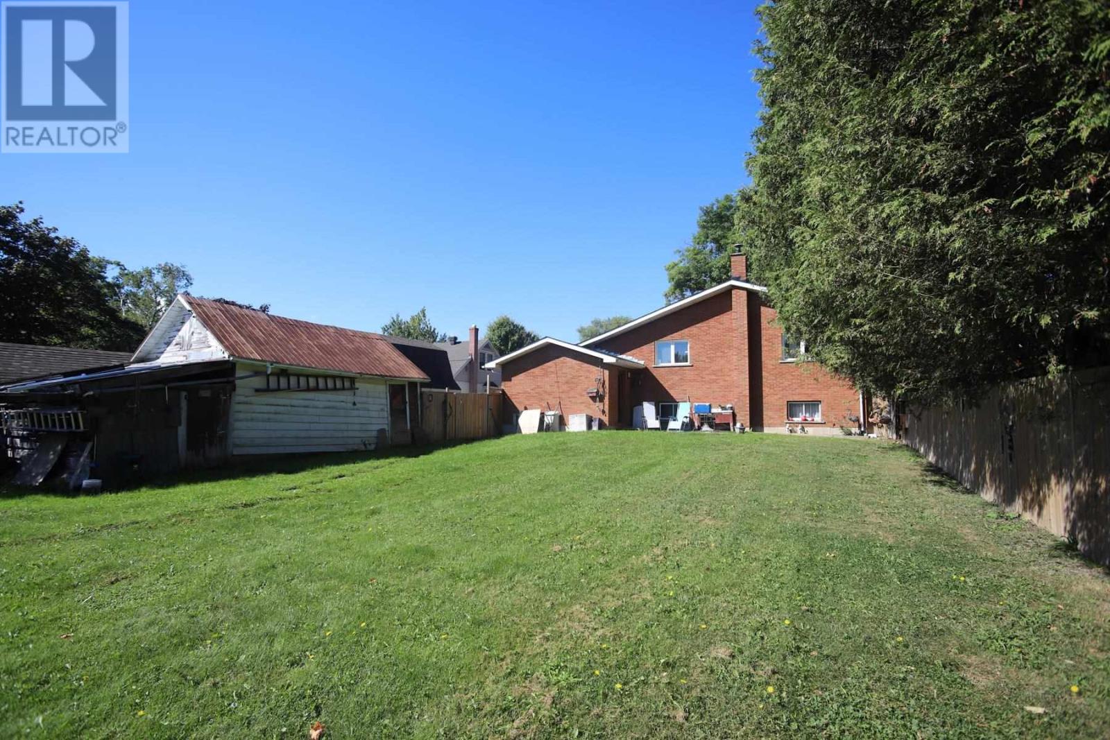 560 Lake ST - Image 32
