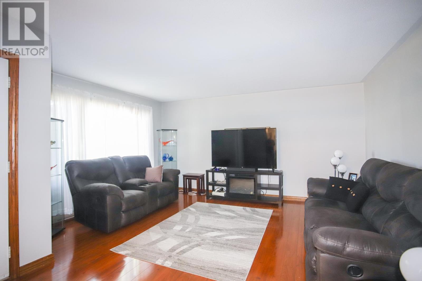 560 Lake ST - Image 14