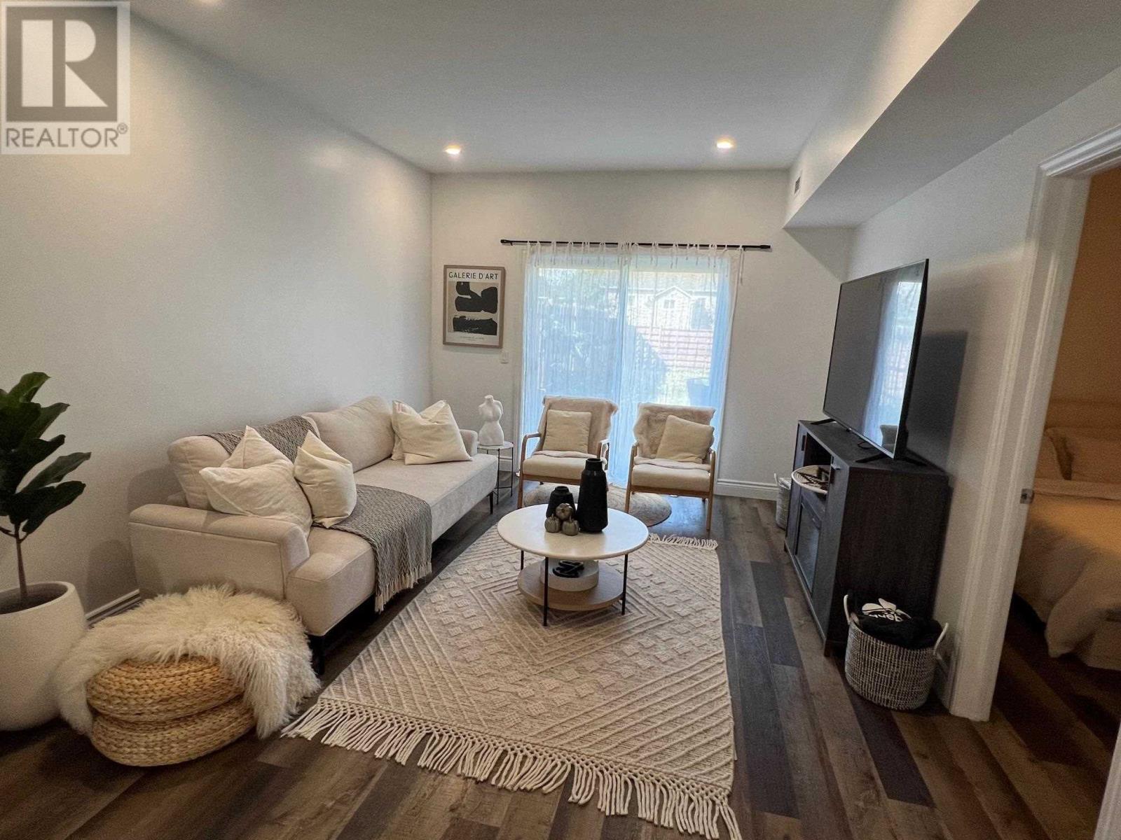 774 Dyment ST - 7