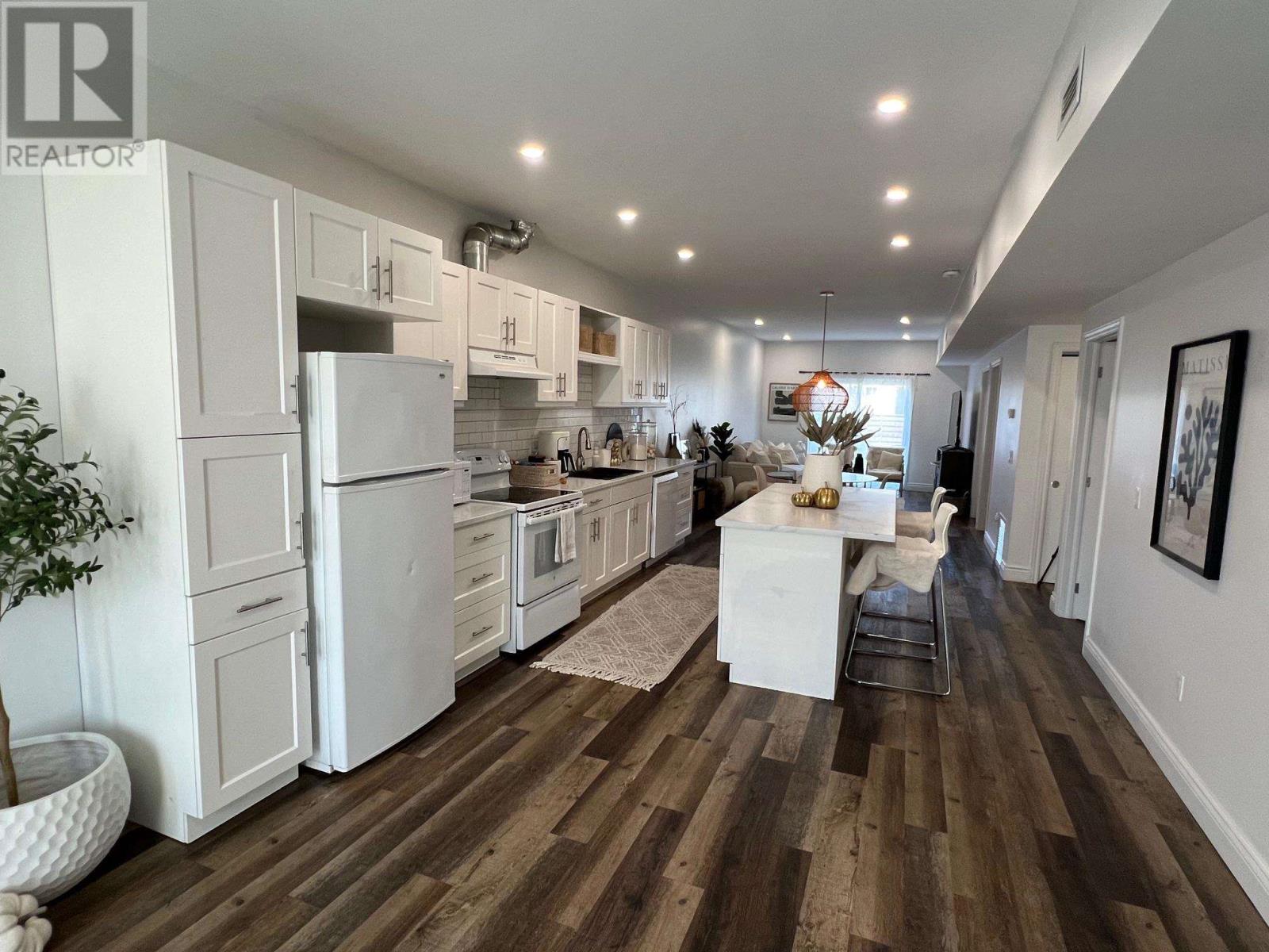 774 Dyment ST - 8