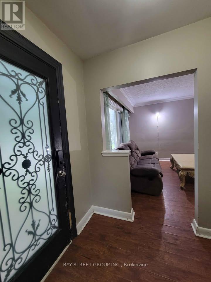 182 PHYLLIS AVENUE, Toronto (Cliffcrest) — photo 3