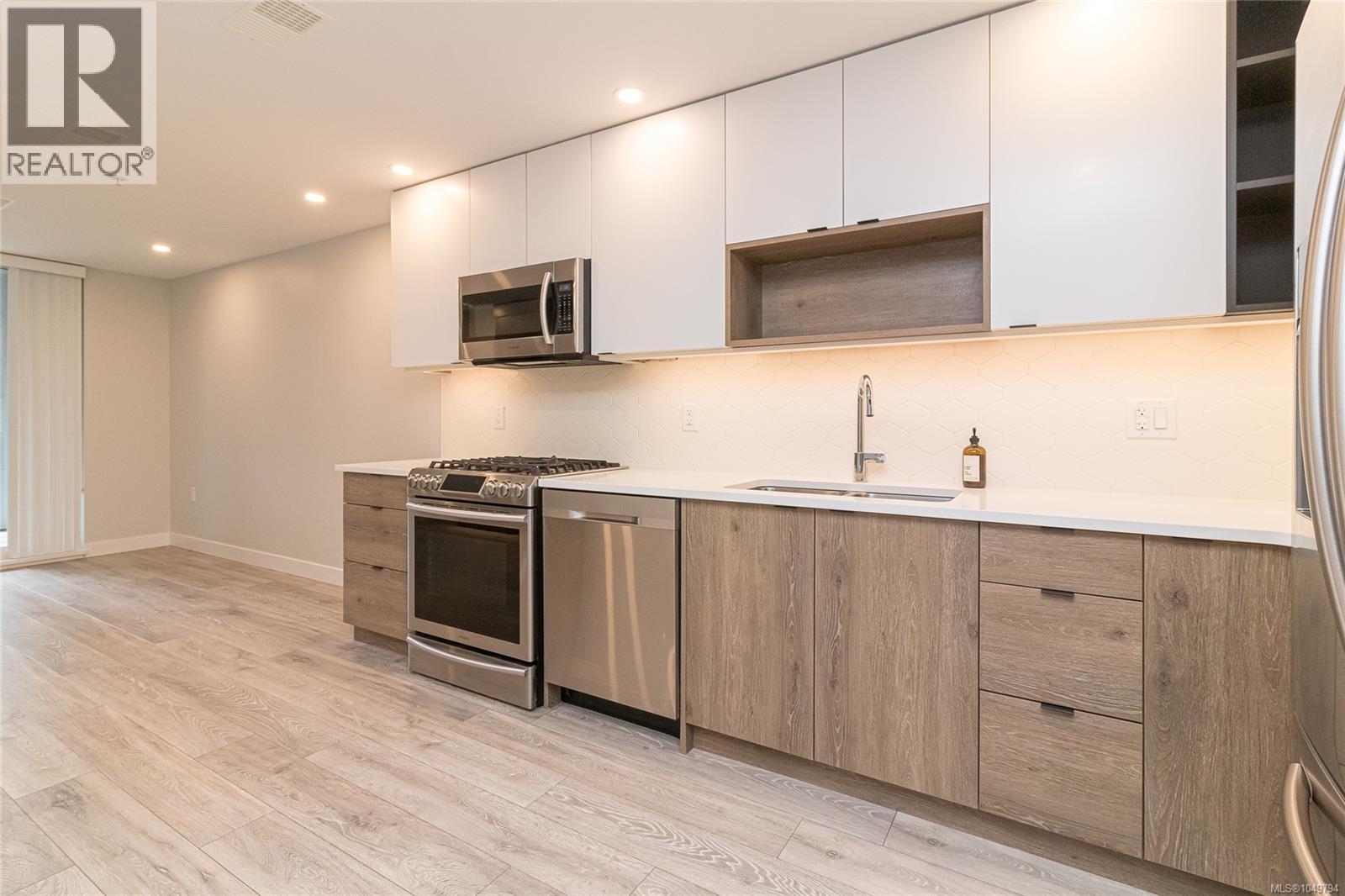 #115 950 Whirlaway Cres - Image 13