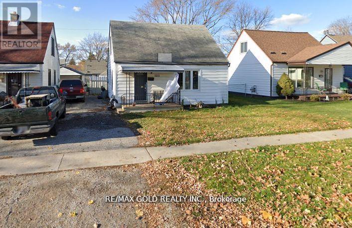 1315 PARTINGTON AVENUE, Windsor — photo 1