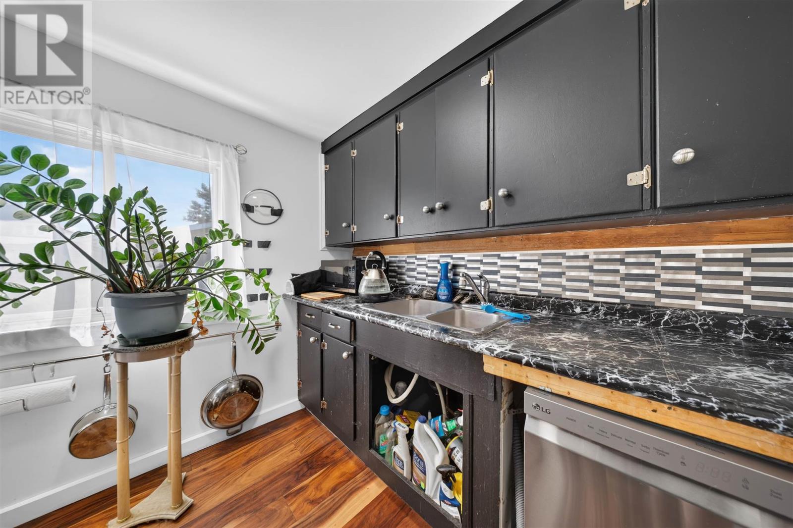 566 Northland RD - Image 18