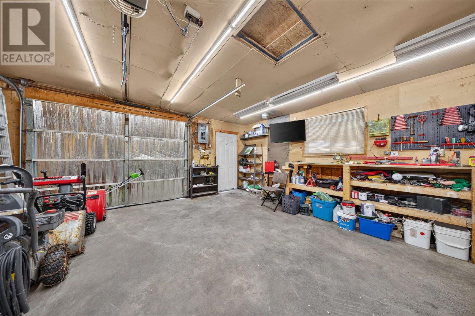566 Northland RD - Image 32