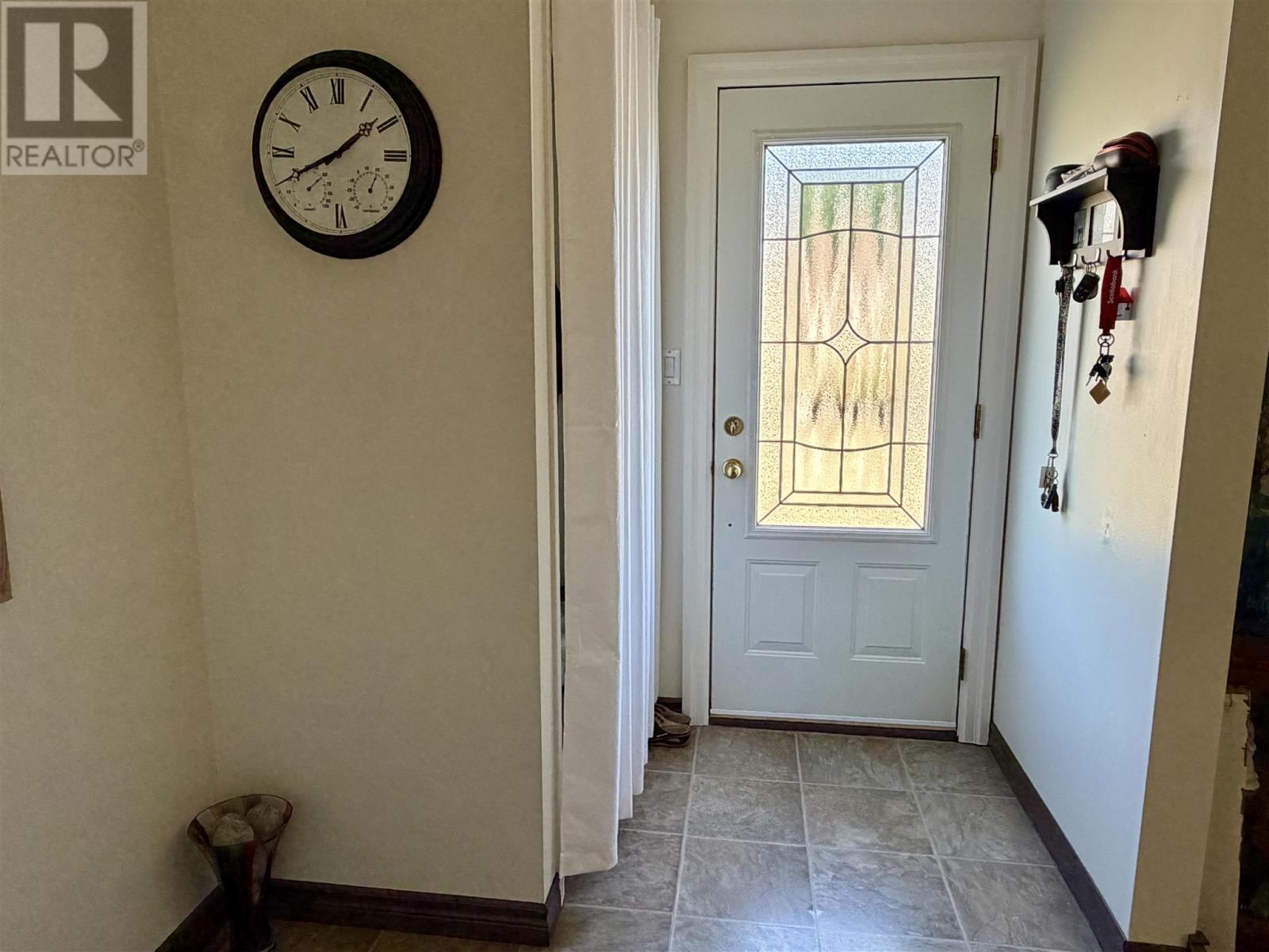 8 Feltz RD, Elliot Lake — photo 2
