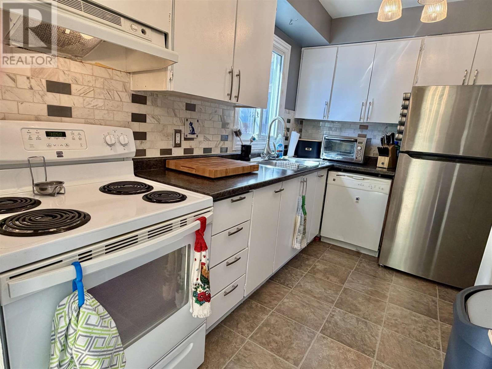 8 Feltz RD, Elliot Lake — photo 3
