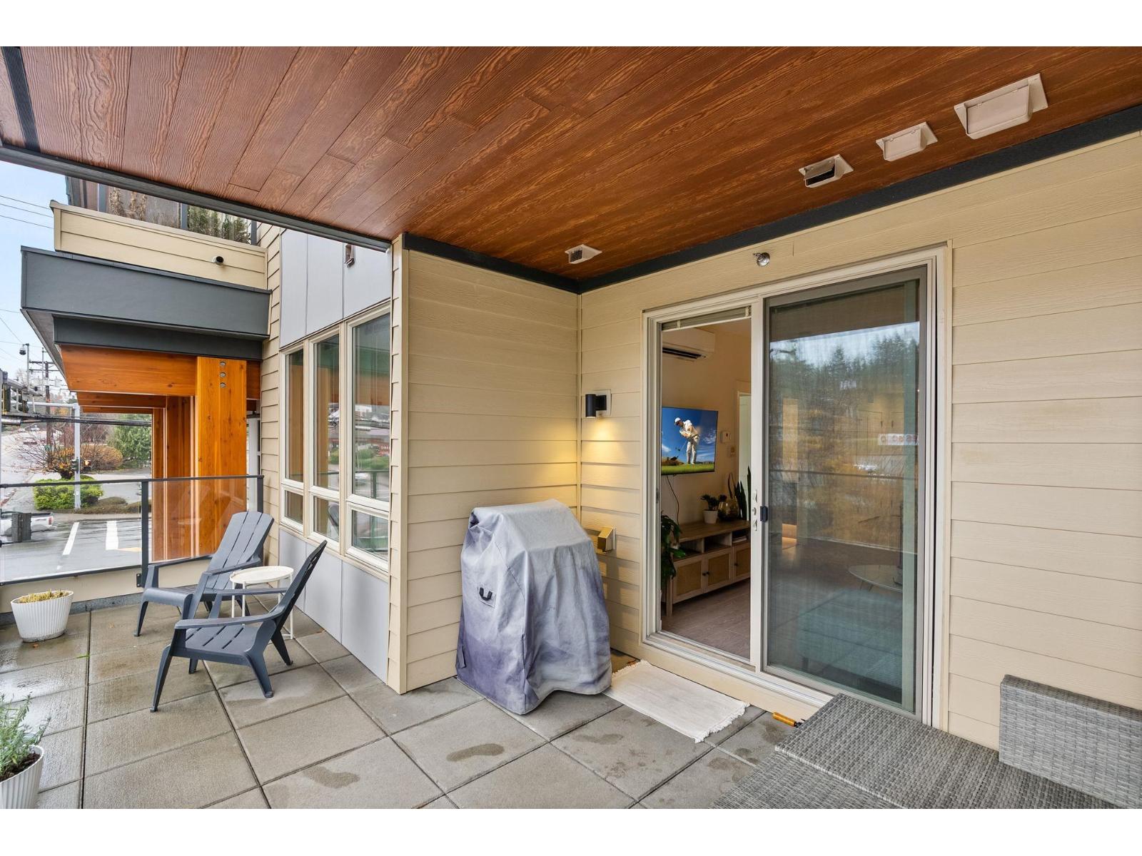 214 14022 NORTH BLUFF ROAD, White Rock