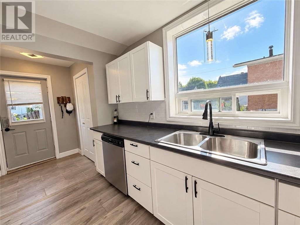 976 Bancroft Drive, Greater Sudbury — photo 8