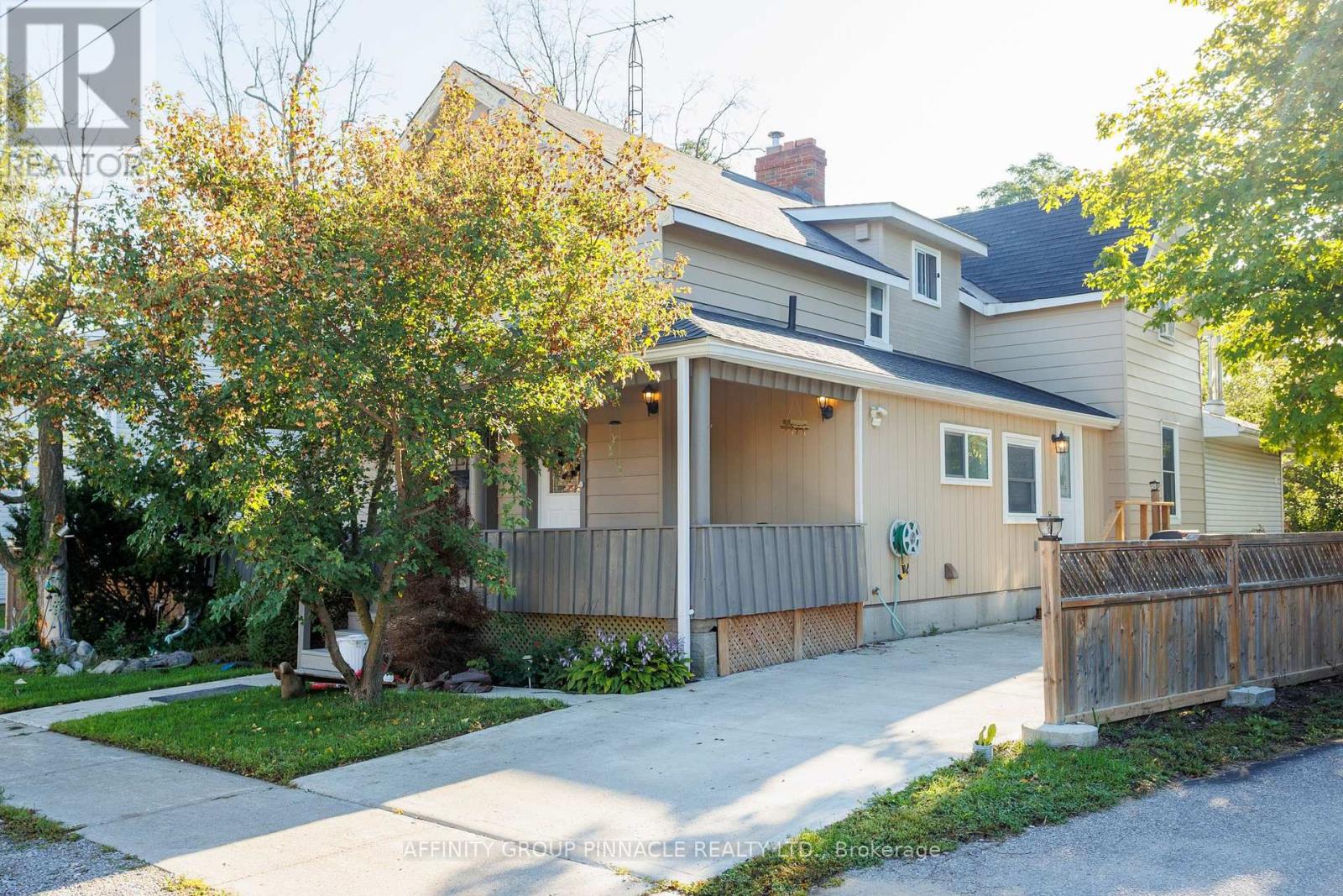 18 CLIFTON STREET, Kawartha Lakes (Fenelon Falls) — photo 5