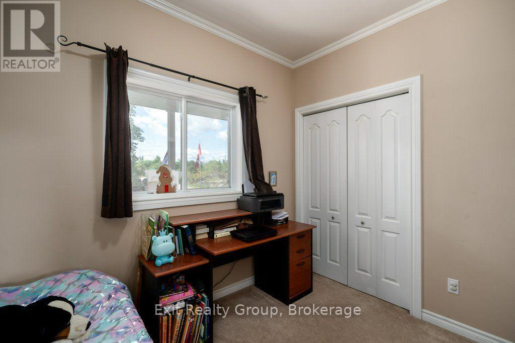10435 Highway 41, Addington Highlands, ON photo 24