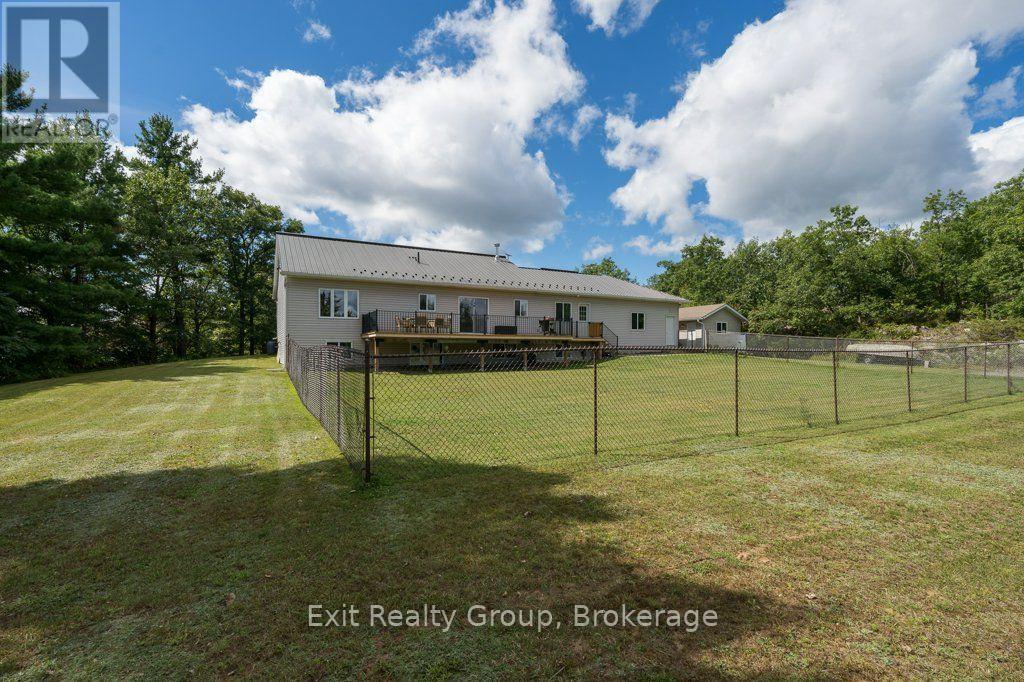 10435 Highway 41, Addington Highlands, ON photo 41