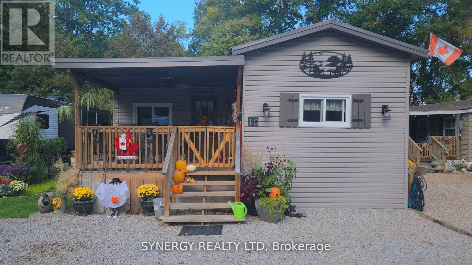 24749 PARK STREET, Strathroy-Caradoc (SW) — photo 2