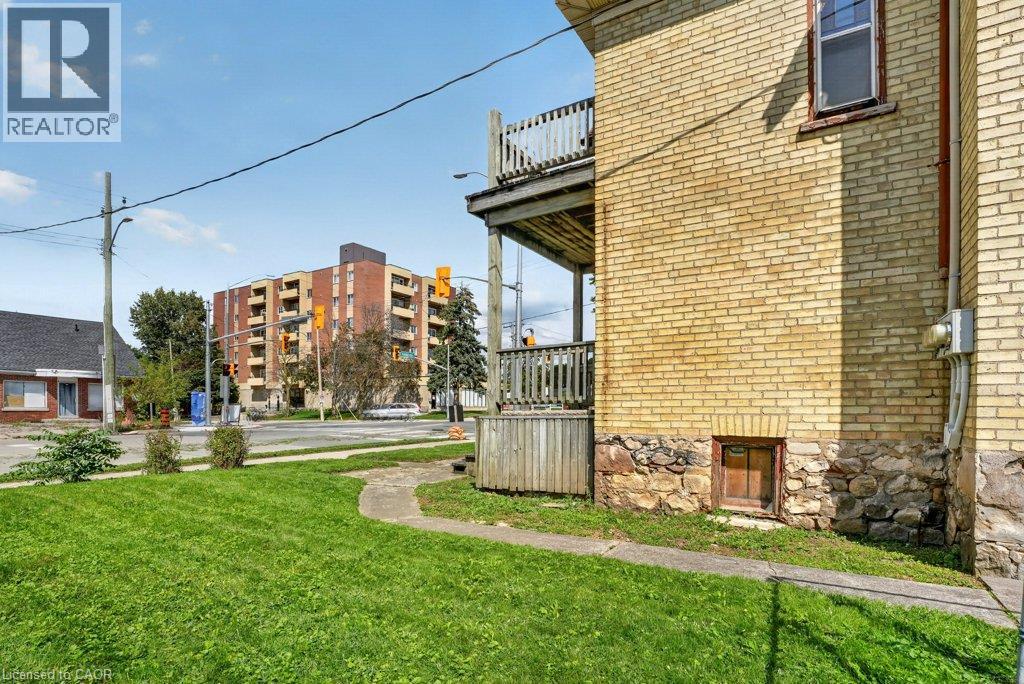 569 FREDERICK Street - 6
