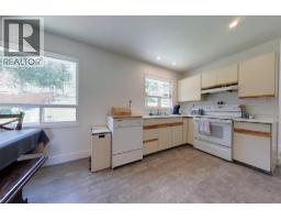 Full bathroom - 129 Levirs Avenue, Kimberley, BC V1A1X6 Photo 8