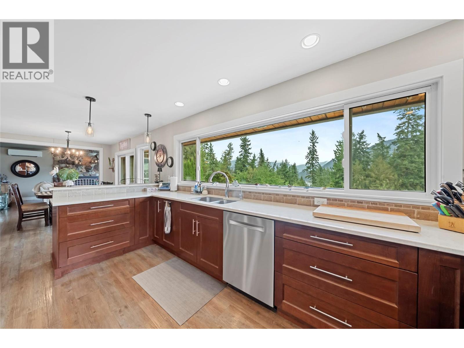 2880 Chalet Drive - Image 23