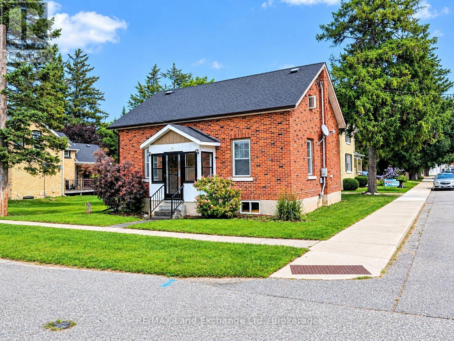 10 MARY STREET, Brockton — photo 2