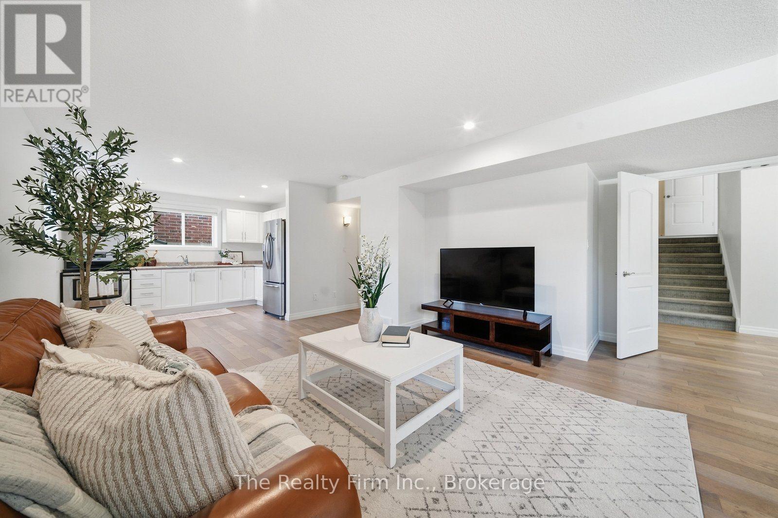247 DIEPPE DRIVE - Image 28